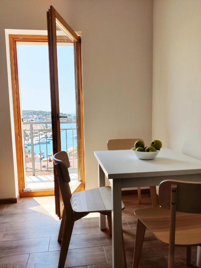 Brand New Apt W Balcony & Perfect Seaview At Center Hvar Town Bagian luar foto