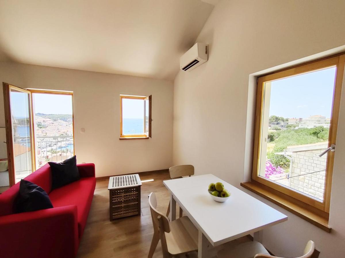 Brand New Apt W Balcony & Perfect Seaview At Center Hvar Town Bagian luar foto