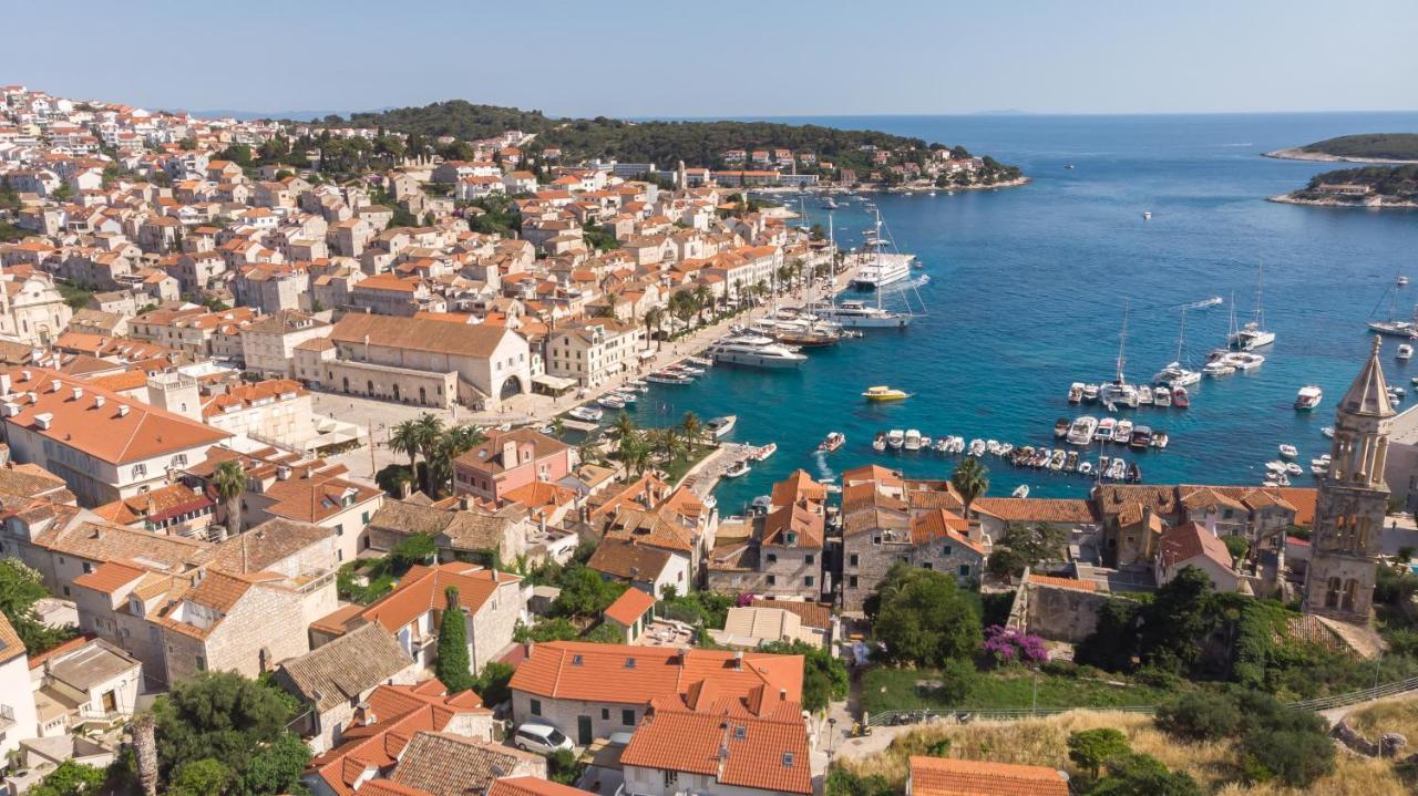Brand New Apt W Balcony & Perfect Seaview At Center Hvar Town Bagian luar foto