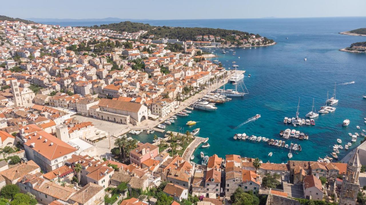 Brand New Apt W Balcony & Perfect Seaview At Center Hvar Town Bagian luar foto